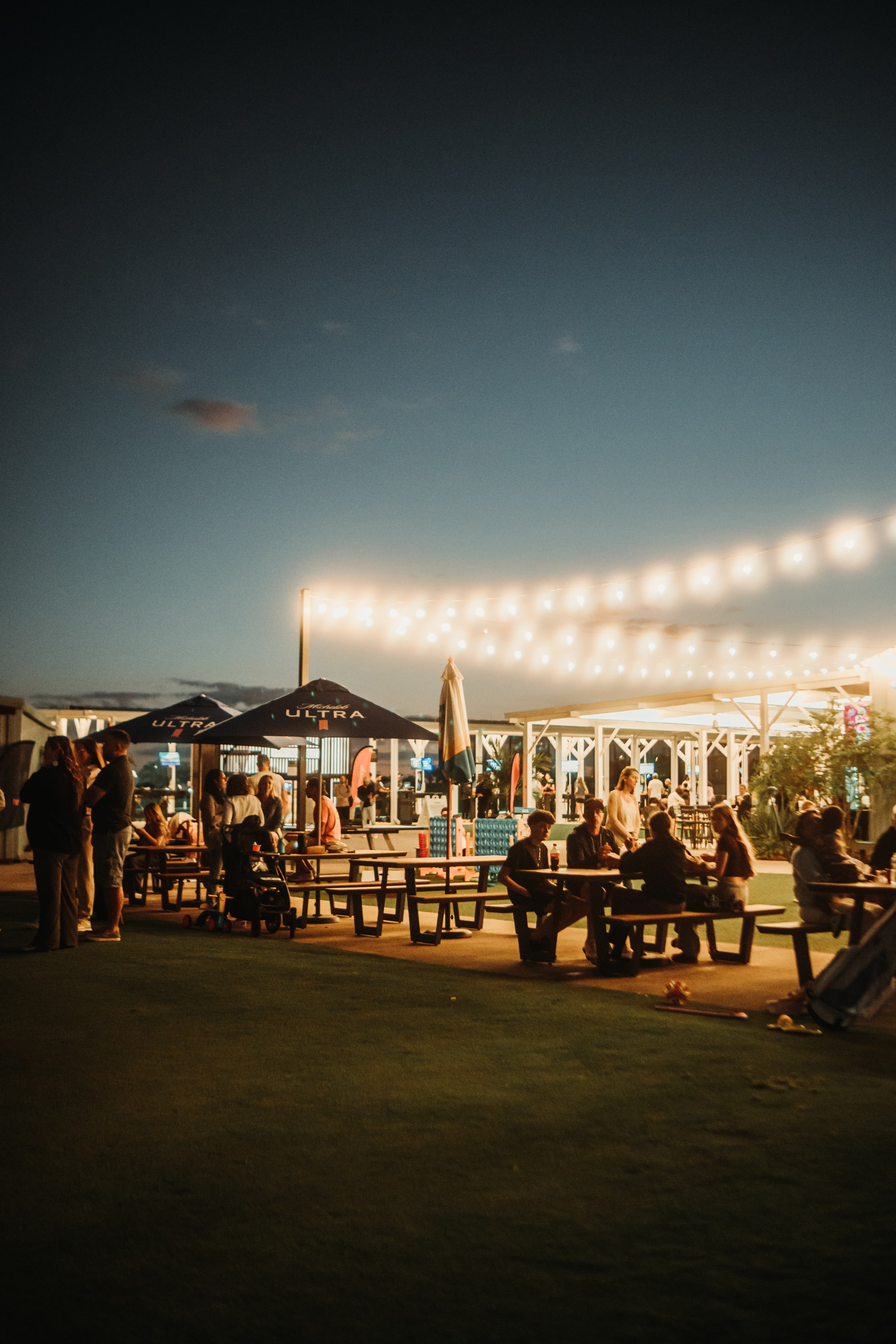 Evening atmosphere with string lights at Clermont National